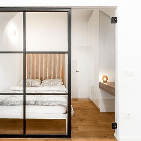 Apartment Mona Ljubljana Bagian luar foto